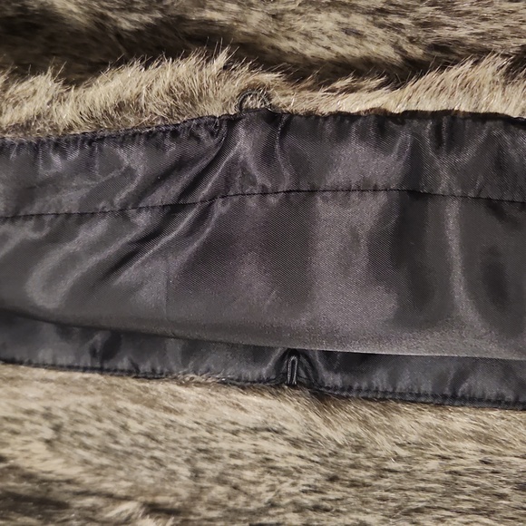 NWOT Talula Aritzia Park Slope Faux Fur Vest Brown S - Picture 9 of 9